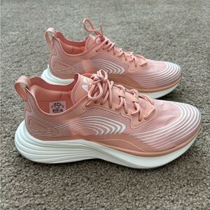 APL Women’s Streamline in Blush/Ivory